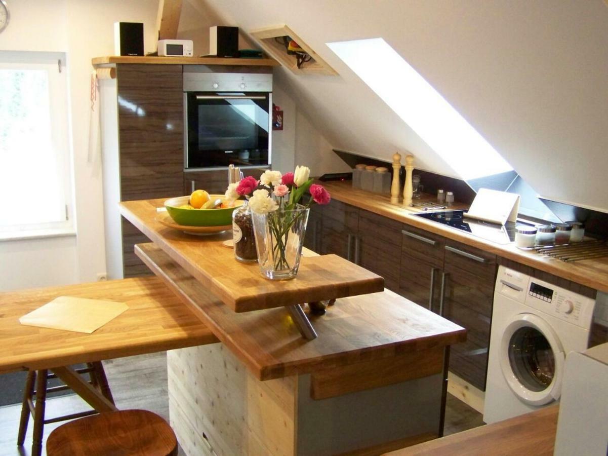 Loft-Ferienwohnung Zur "Kfz-Schenke" Apolda Eksteriør bilde